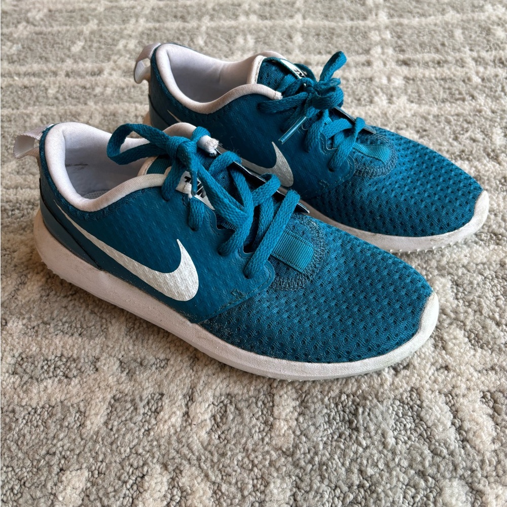 Nike Roshe youth golf shoe size 2Y